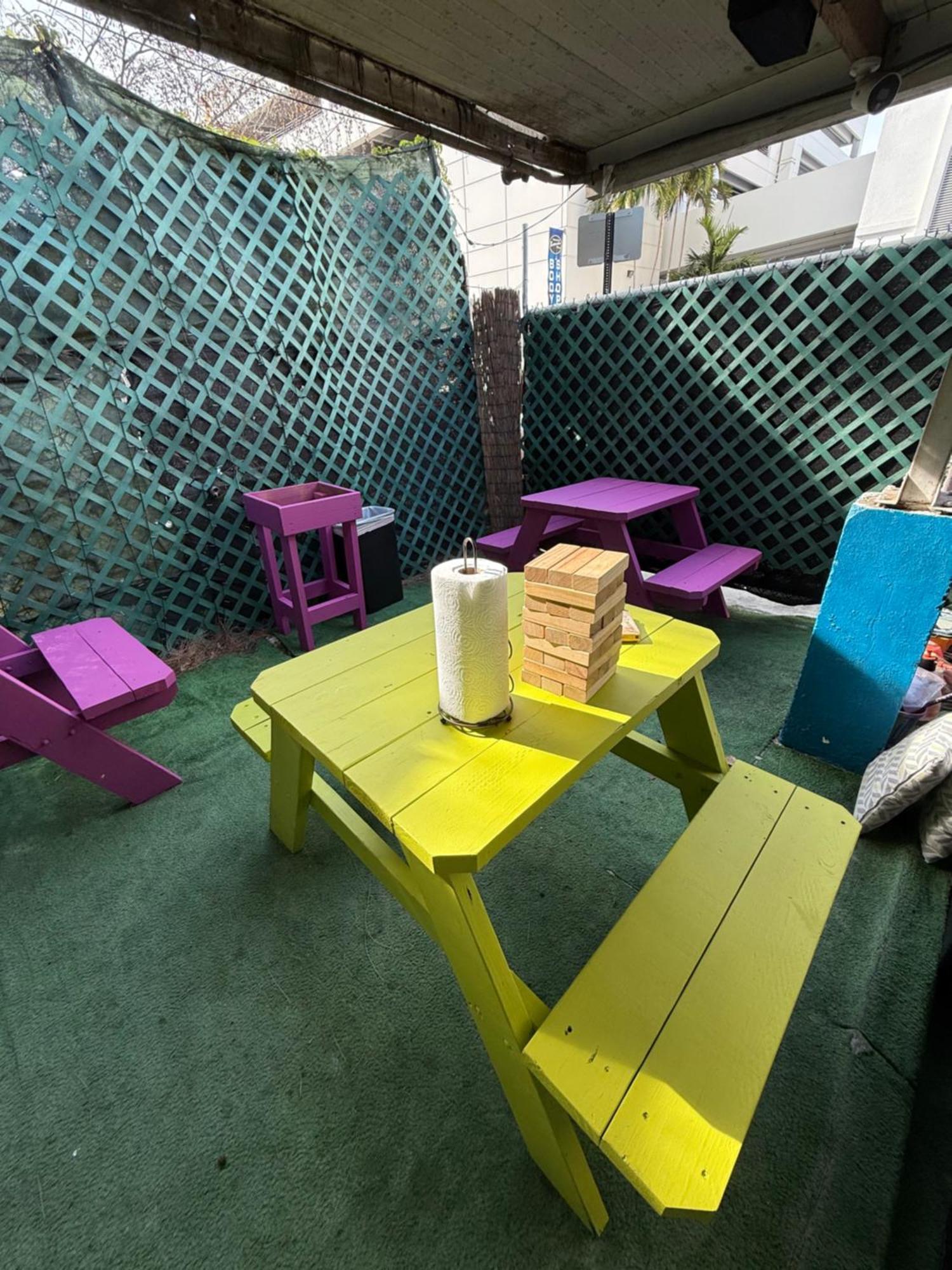 Oqp Vacations Hostel Miami Exterior photo