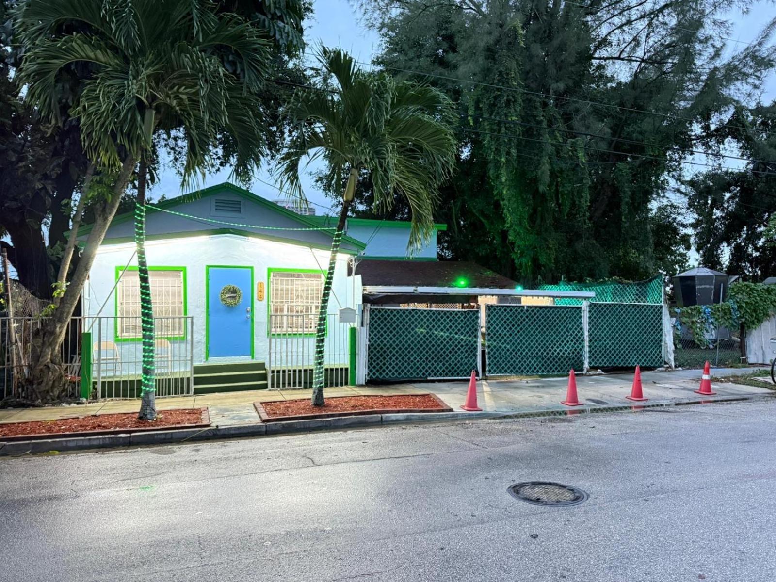 Oqp Vacations Hostel Miami Exterior photo
